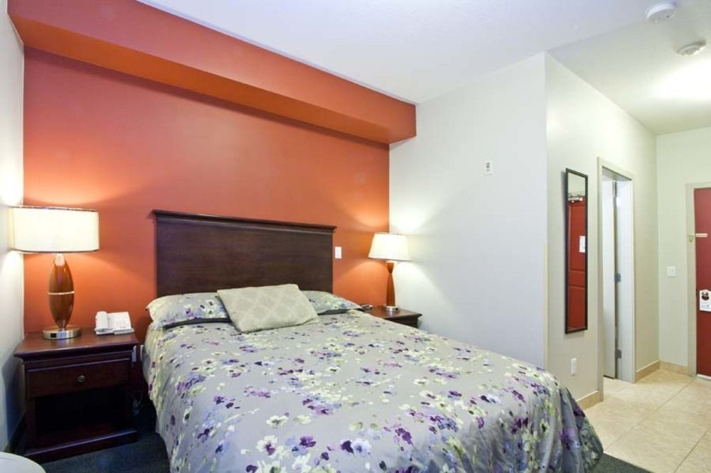 Travelodge By Wyndham Kindersley Exterior photo
