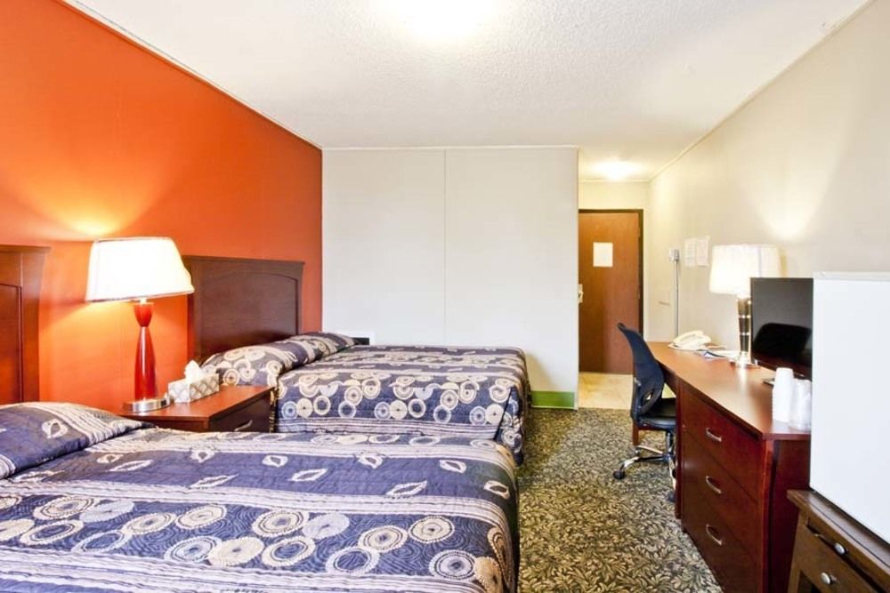 Travelodge By Wyndham Kindersley Exterior photo
