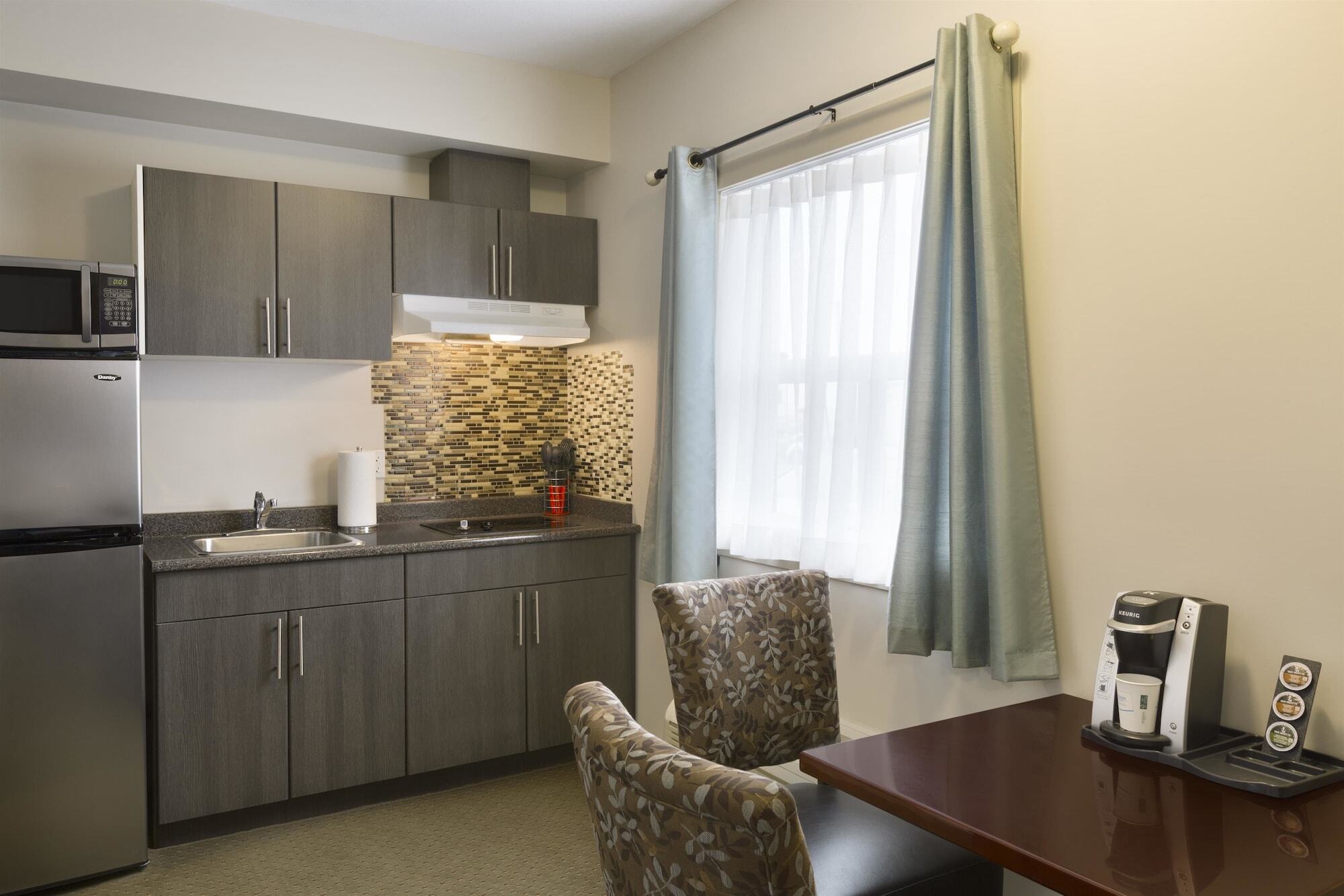 Travelodge By Wyndham Kindersley Exterior photo